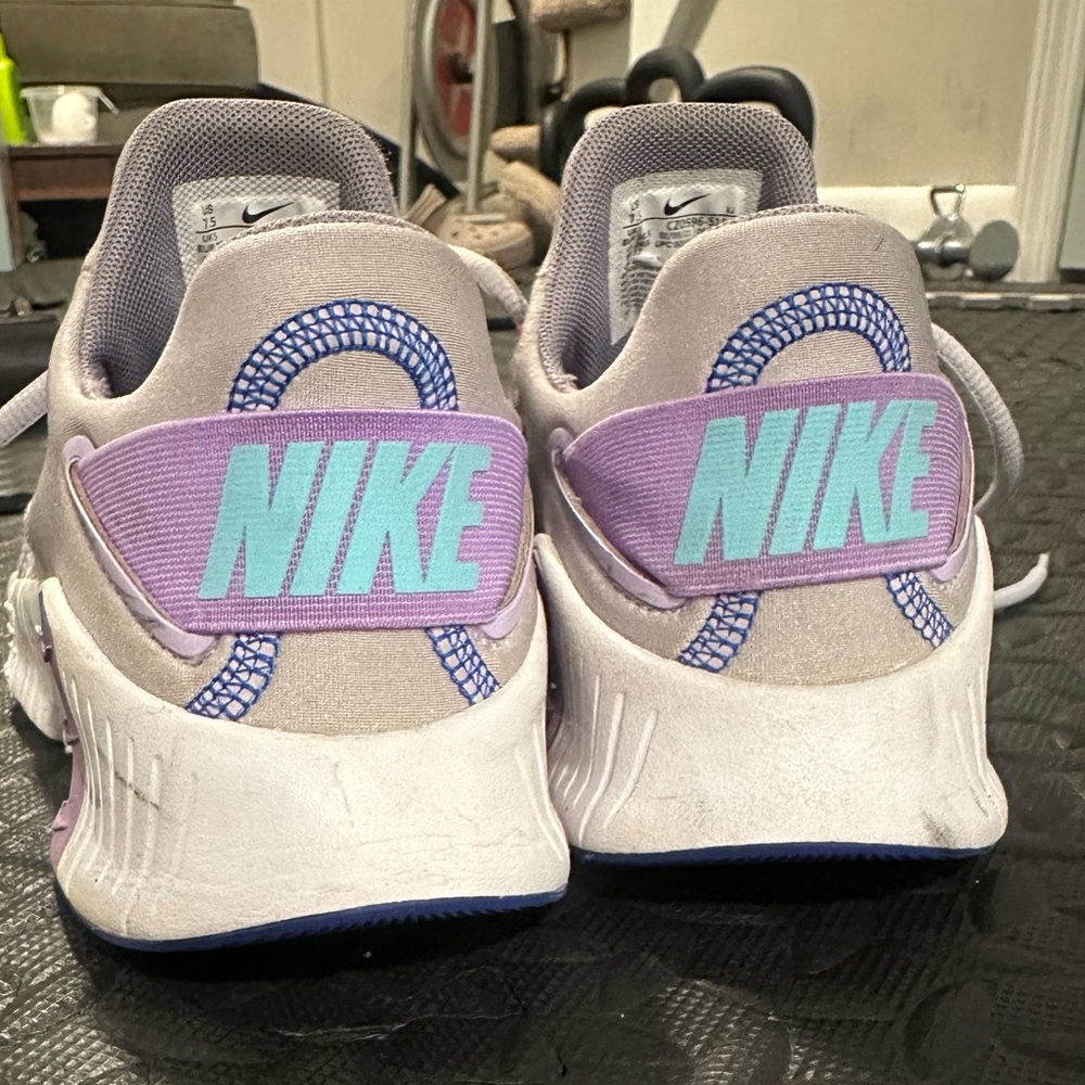 Nike Metcon Athletic Shoes - Picture 4 of 6